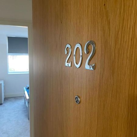 #0202 One Bedroom Serviced Apartment-Free Parking Derby Exterior foto